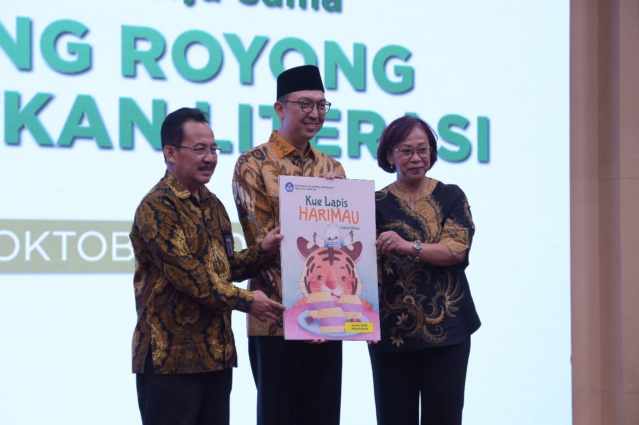 Tingkatkan Literasi, Kemendikbudristek dan Tanoto Foundation Sebar 76 Ribu Buku Bacaan Bermutu